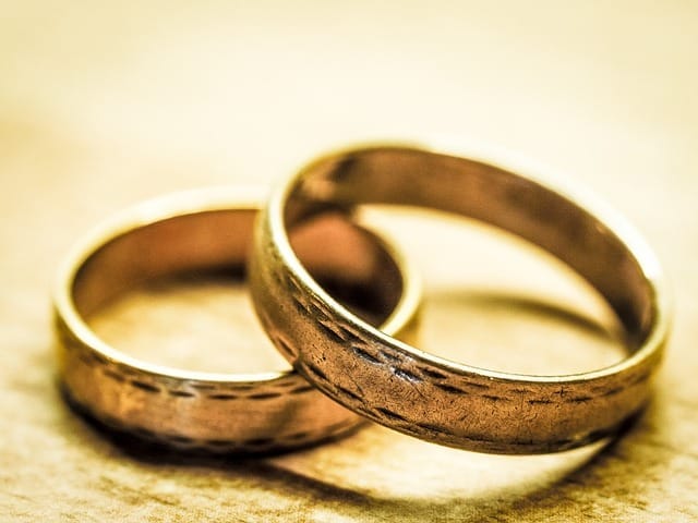 gouden trouwringen – symbool van huwelijk en eeuwige liefde